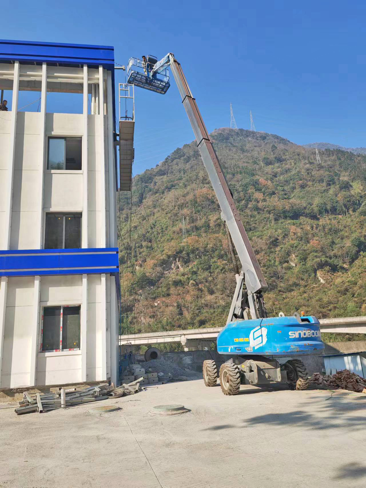 直臂式高空車