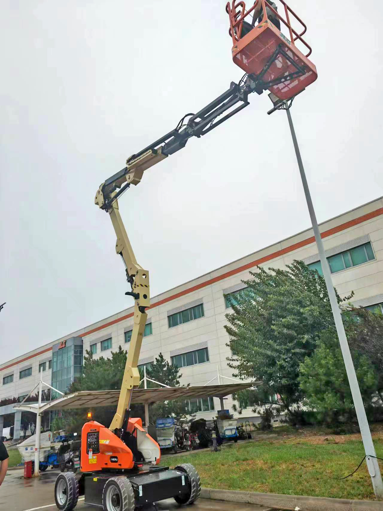 成都租登高車